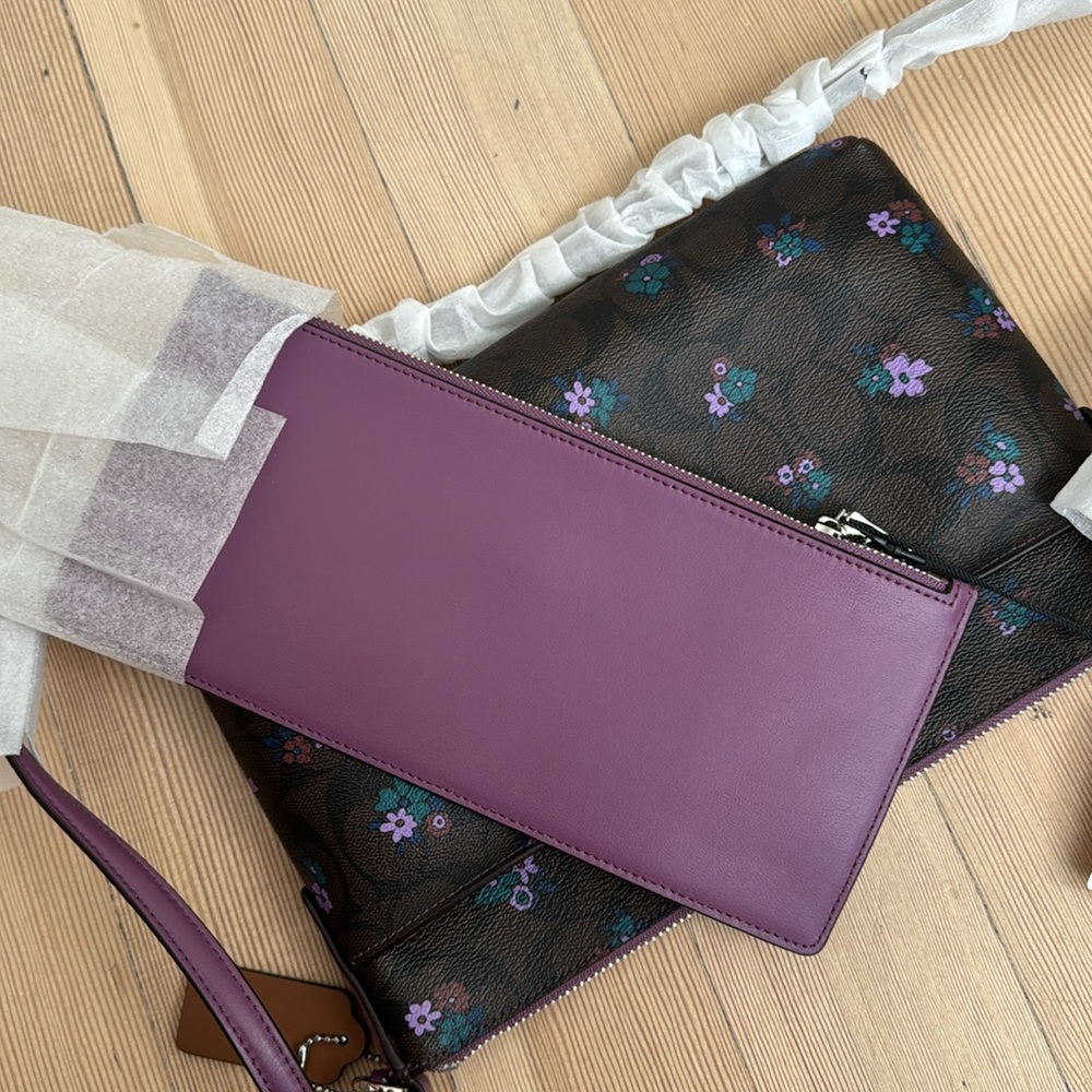 Brown coach crossbody 
NWT - Picture 3 of 7